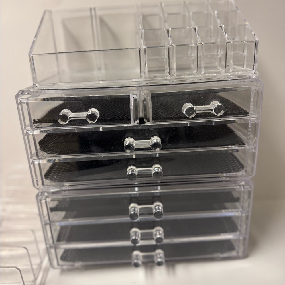 Multifunctional 7 Drawer Clear Makeup Organizer for Beauty Products & Jewelry.